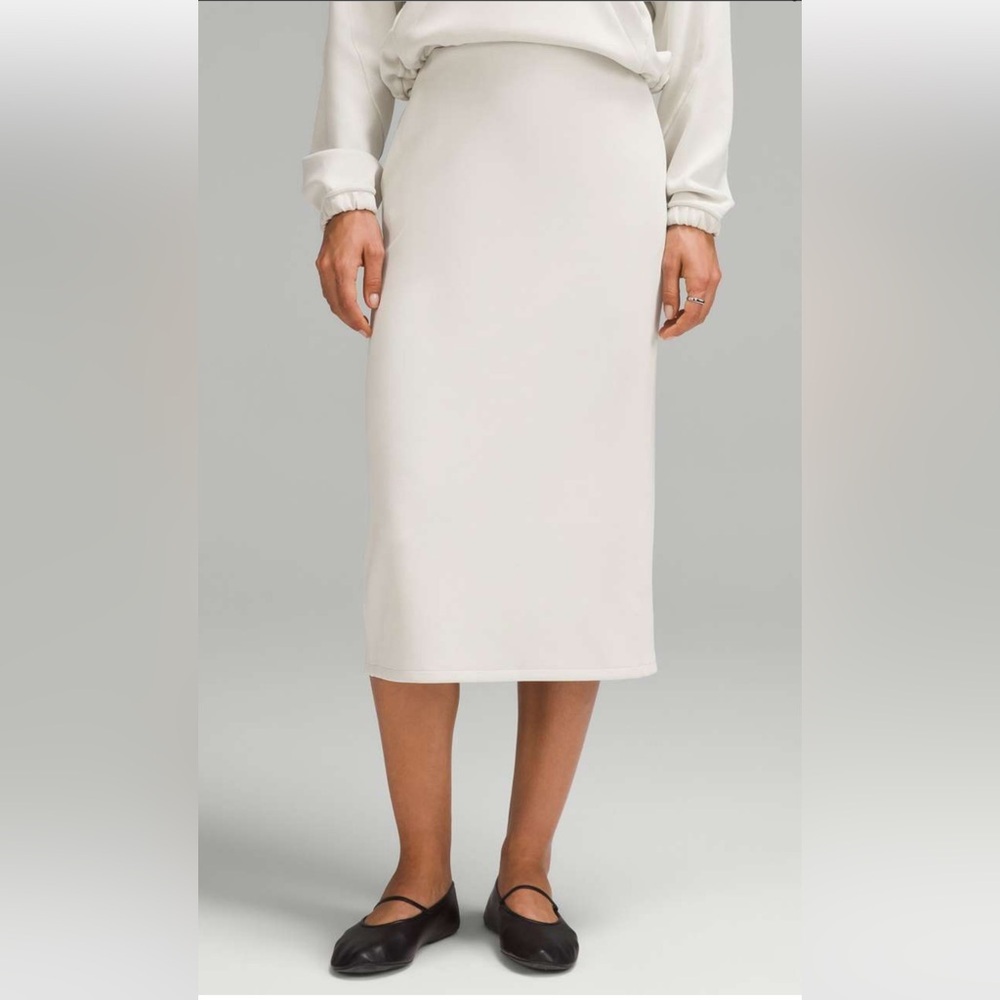 Lululemon NEW WITH TAGS Softstreme HR Midi Skirt 0 Athleisure chic minimalist